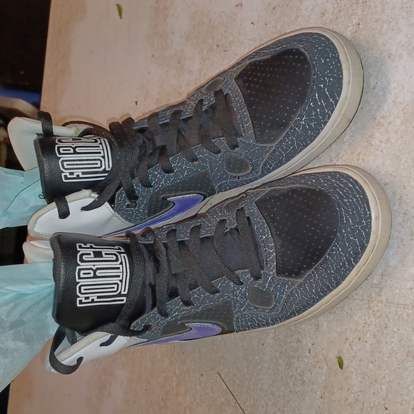 Nike Air Forces. - Picture 3 of 8